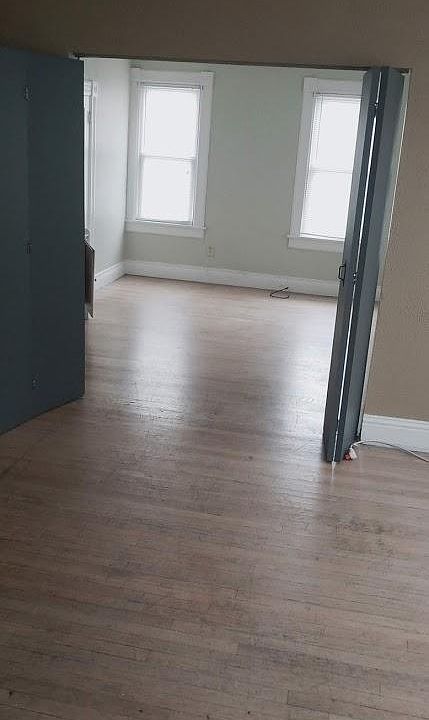 2nd image of 1127 1/2 3rd St