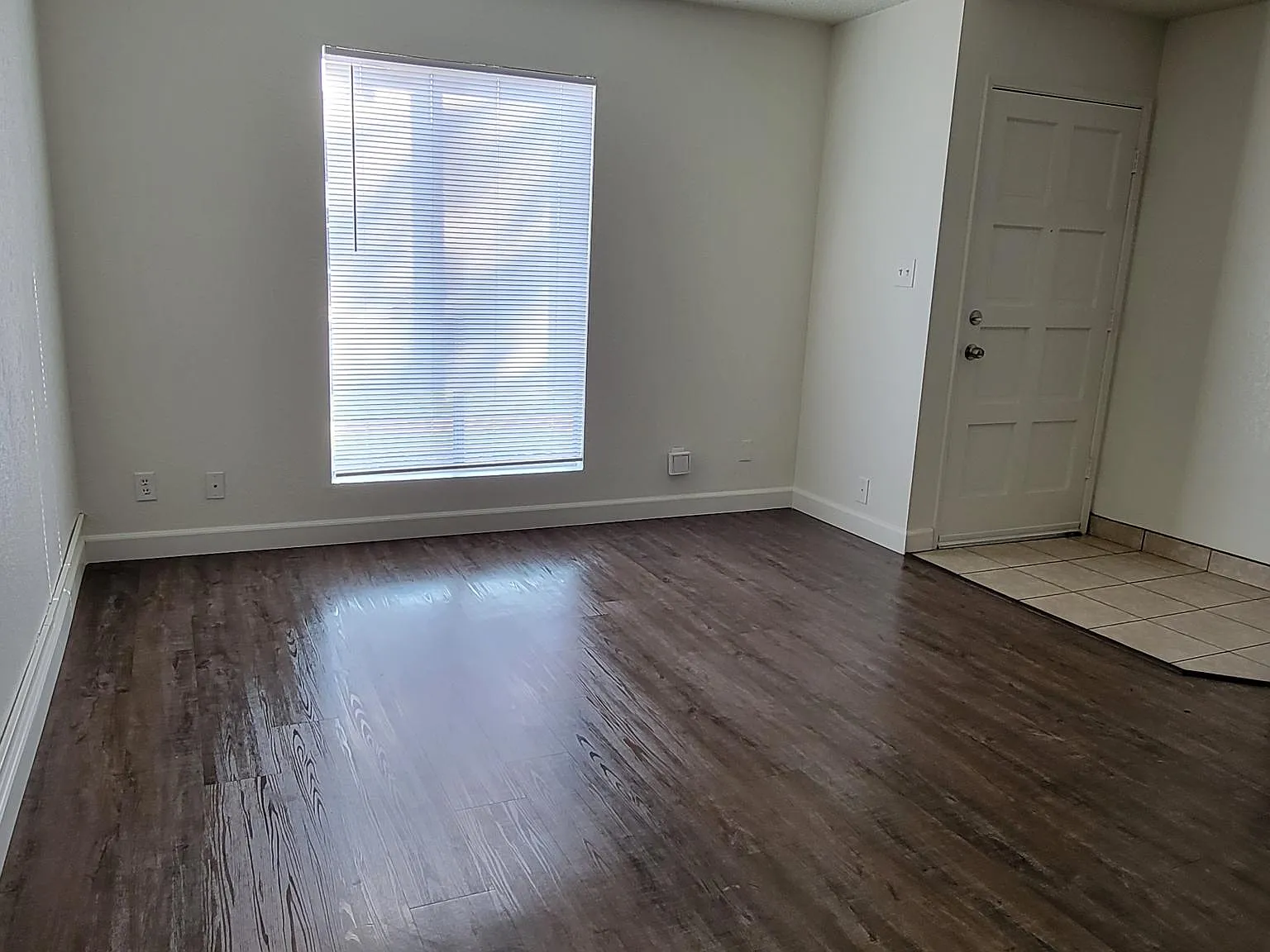 2 bed, 1.5 bath, 960 sqft, $1,395 — Photo 2