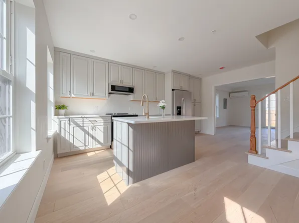 4 Highland Ave, Scarborough, ME