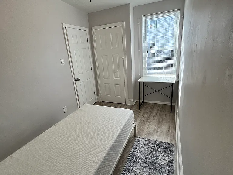 2048 N Darien St — Photo 17
