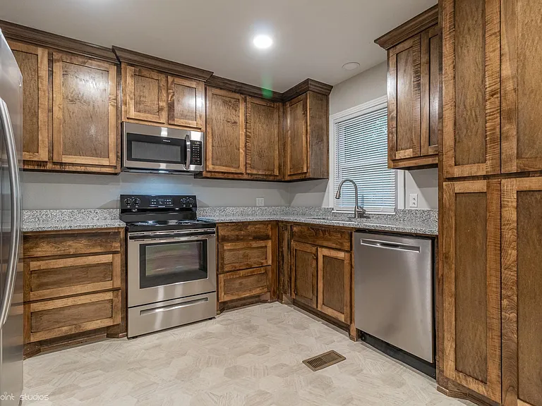 1103 W University Blvd — Photo 15