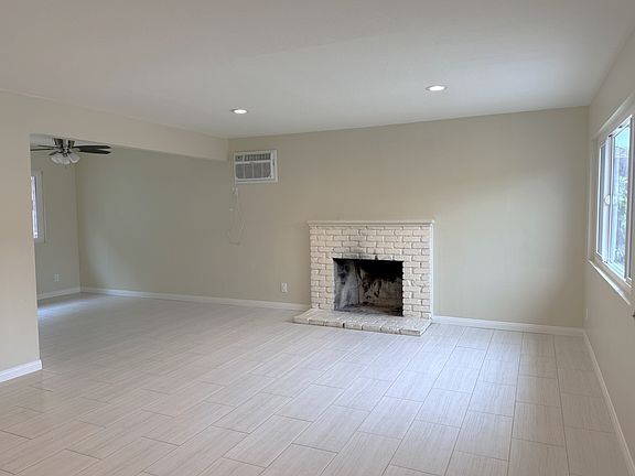 3rd image of 4224 1/2 N La Rica Ave