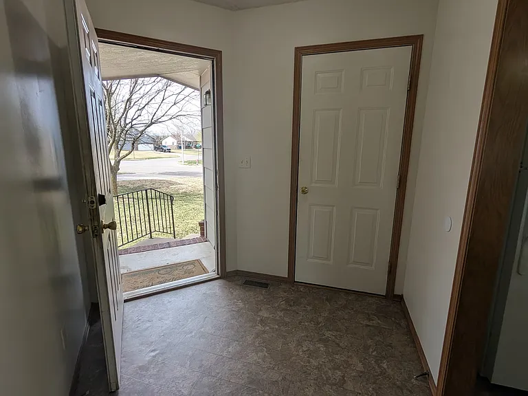1448 N Glancey St — Photo 16