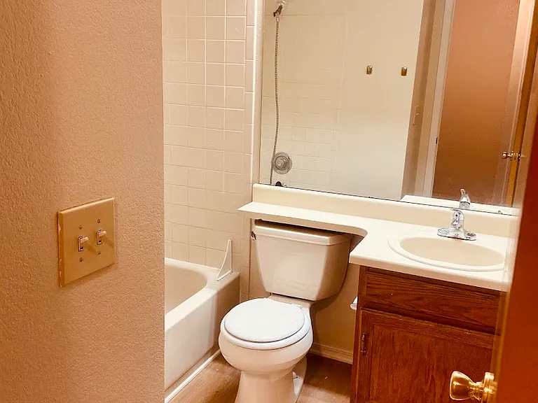 910 Milo Cir #B — Photo 8