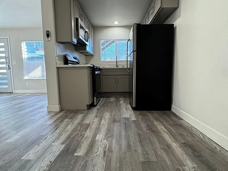 4553 Texas St — Photo 15