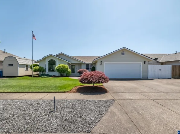 1668 Eagle St, Stayton, OR 97383