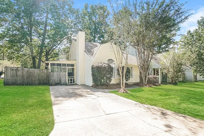 327 N Grove Cir