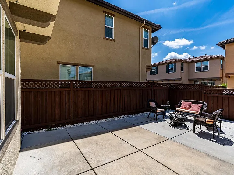 812 Blossom Rock Ln — Photo 18
