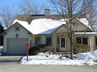 2 Bittersweet Ln, Niantic, CT 06357