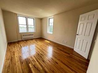 224-10 Jamaica Ave #3C, Queens Village, NY 11428