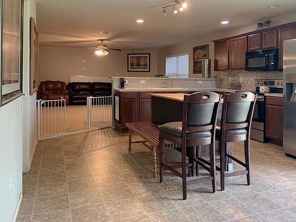 5th image of 605 Sparrow Dr