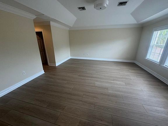 5th image of 2200 SW 13th Ave