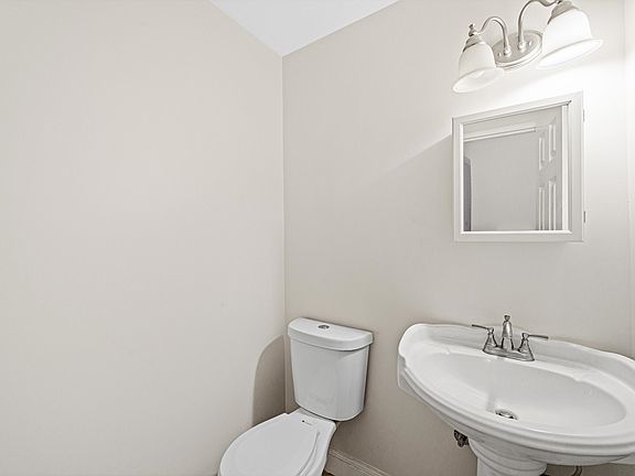 5th image of 560 Bramhall Ave #1
