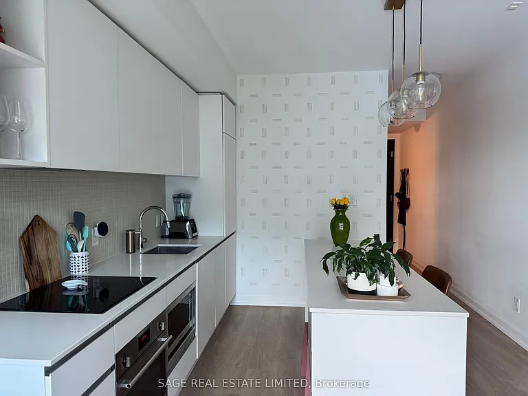 377 Madison Ave #405 — Photo 6