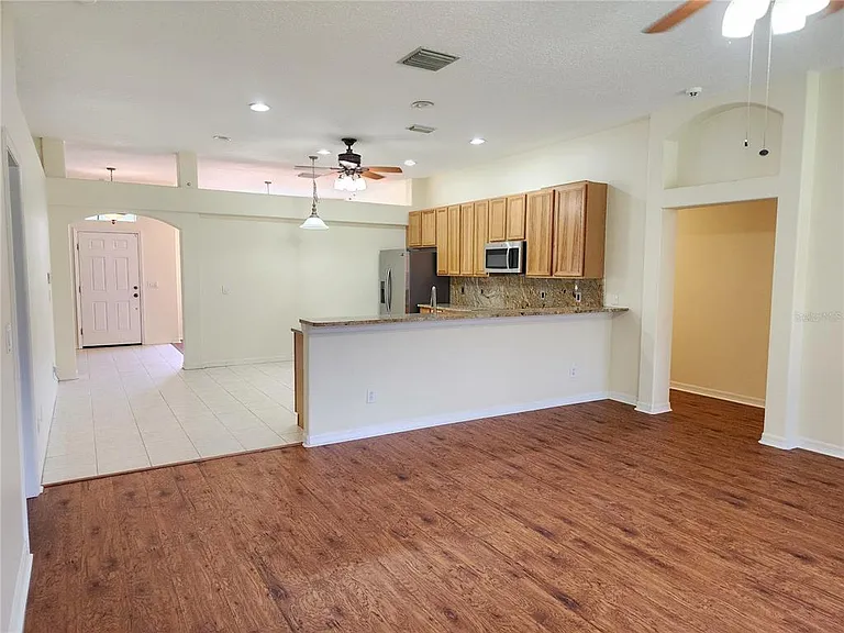 Golden Elm Dr — Photo 7