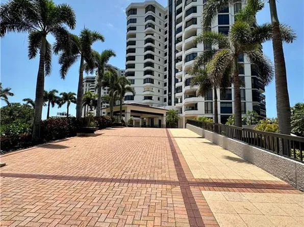 6075 Pelican Bay Blvd APT 1101, Naples, FL 34108