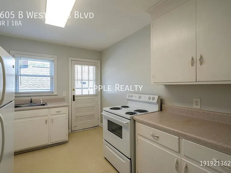 1605 W Club Blvd #B — Photo 8