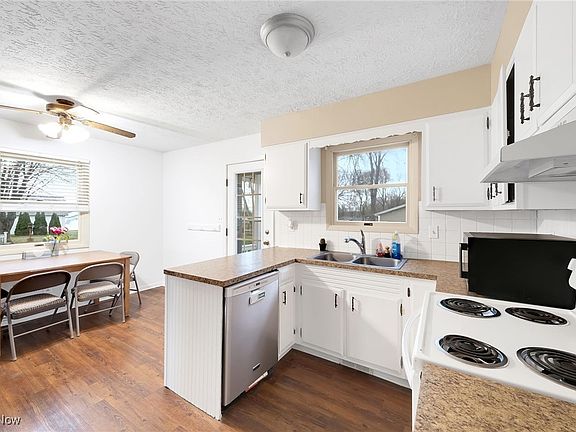 3rd image of 156 Northpark Dr
