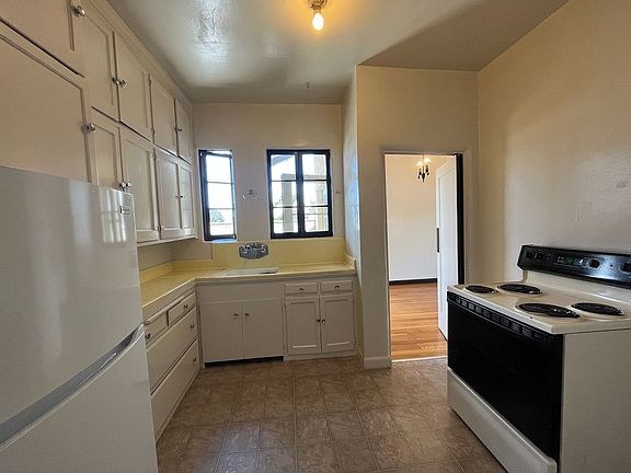 3rd image of 441 Merritt Ave APT 402