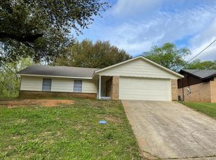 1225 Princeton Dr, Longview, TX 75601