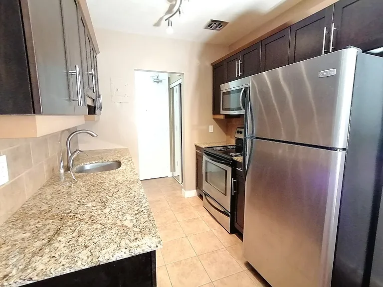 565 Corydon Ave #203 — Photo 7