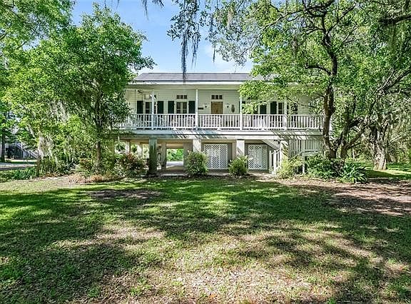 Two bedroom, two bath main house fronting Lake Pontchartain.
