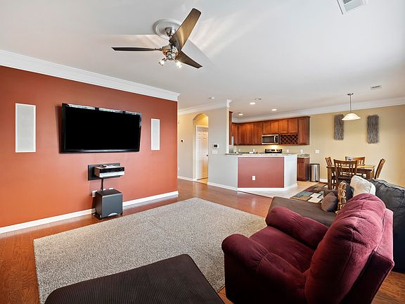 4th image of 304 Sanctuary Park Dr