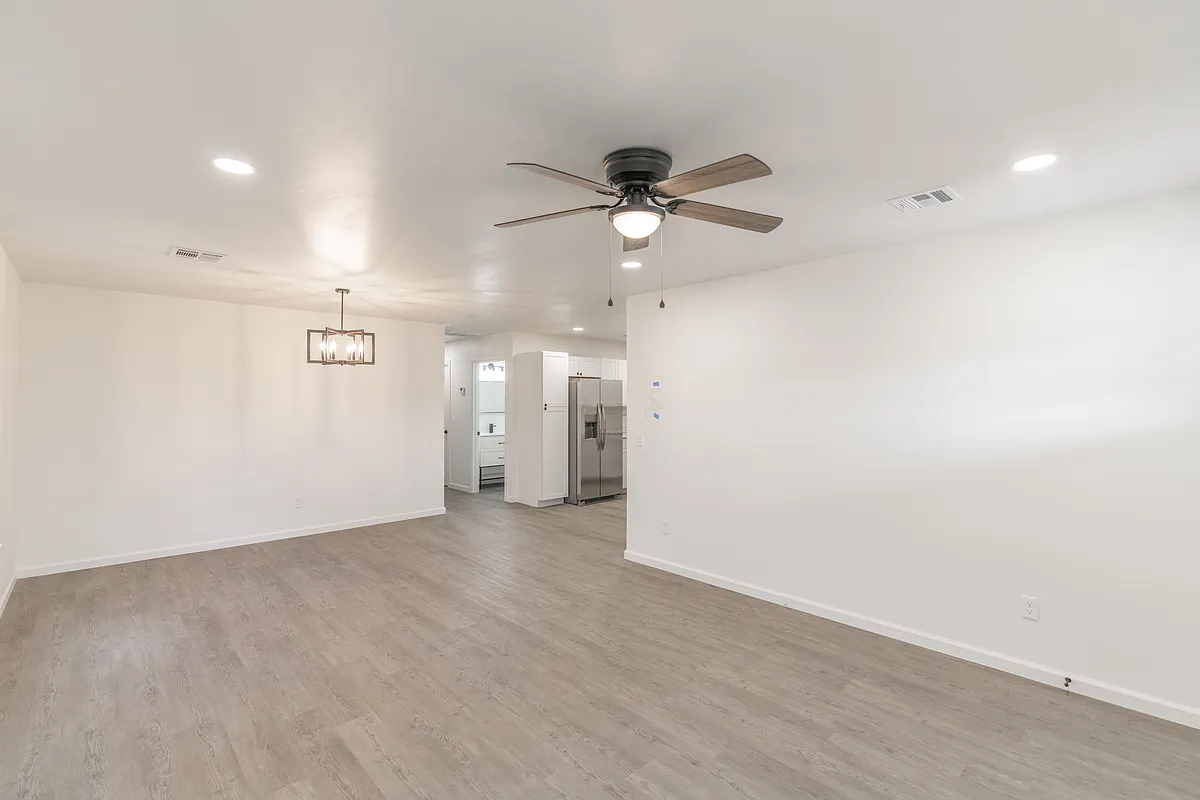 Building Photo - 566 Parkhill Cir
