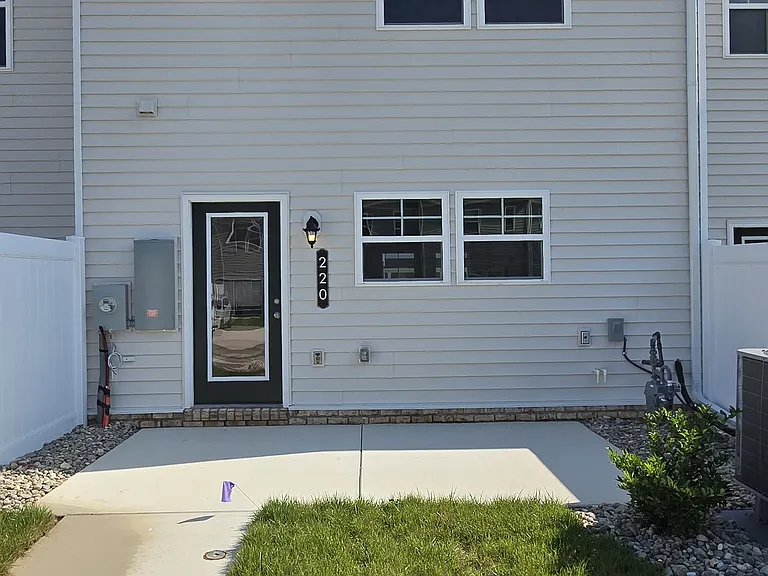 220 Greenpark Rd — Photo 33