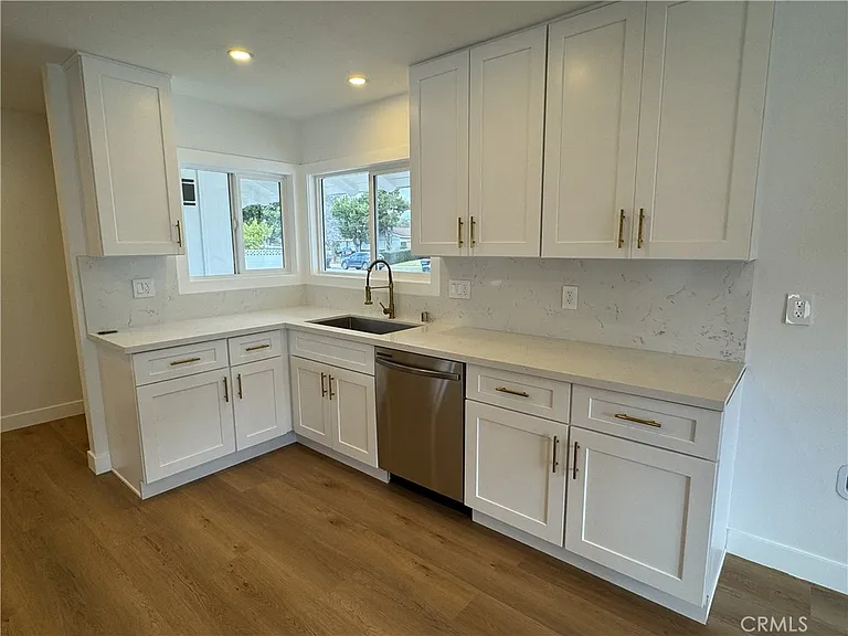 213 N Royal Pl — Photo 4
