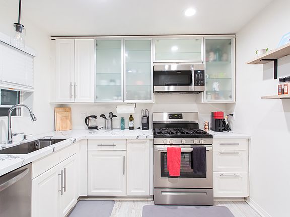 3rd image of 801 Pine Ave Unit 212