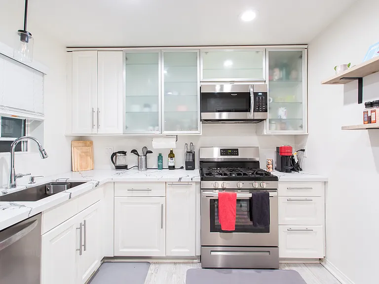 801 Pine Ave #212 — Photo 3