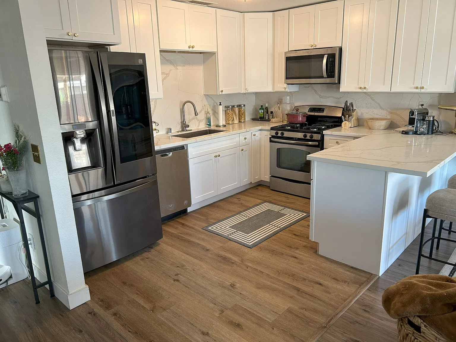 2 bed, 934 sqft, $1,950 — Photo 3