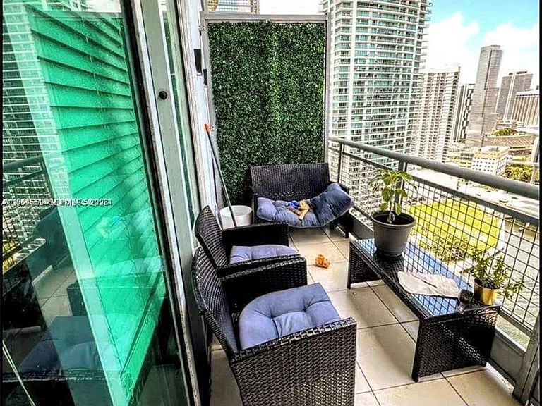690 SW 1st Ct #Penthouse I06 — Photo 15
