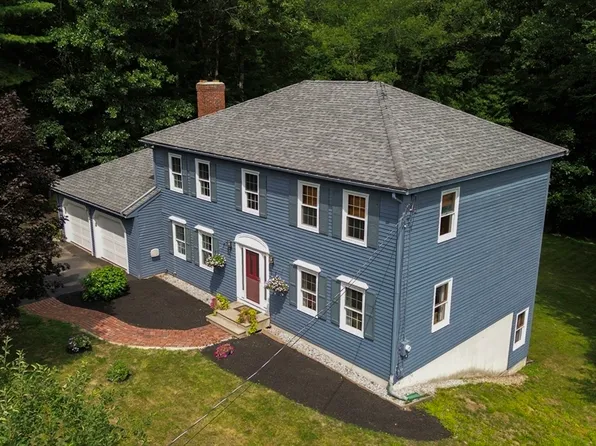 39 Hillside Dr, Sturbridge, MA 01566