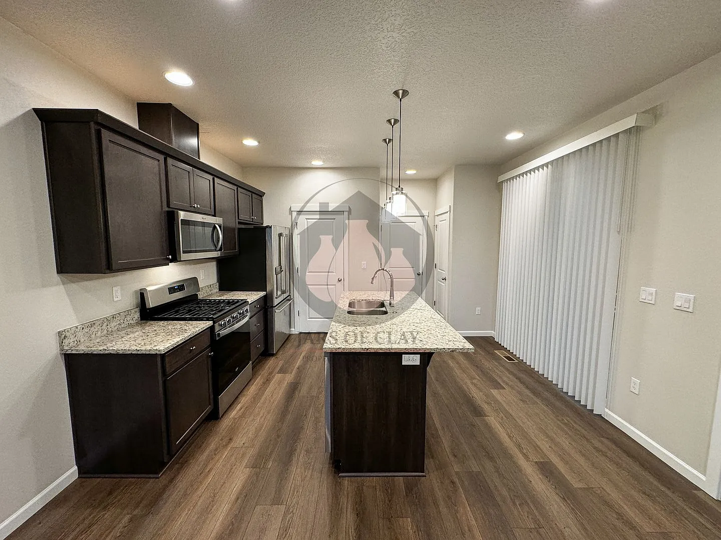 Adorable Dallas Townhome - Available Now — Photo 2