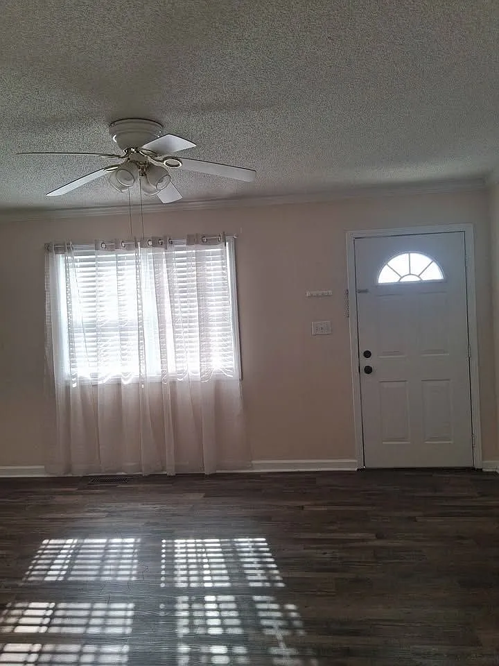 2 bed, 1.5 bath, $875 — Photo 1