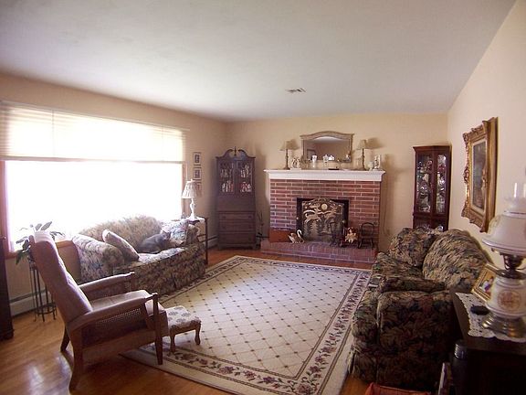 3rd image of 524 N Maple St