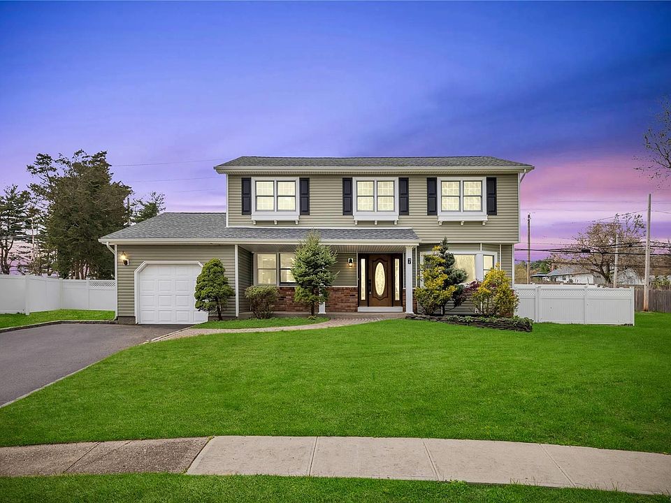 1st image of 7 Fresno Court