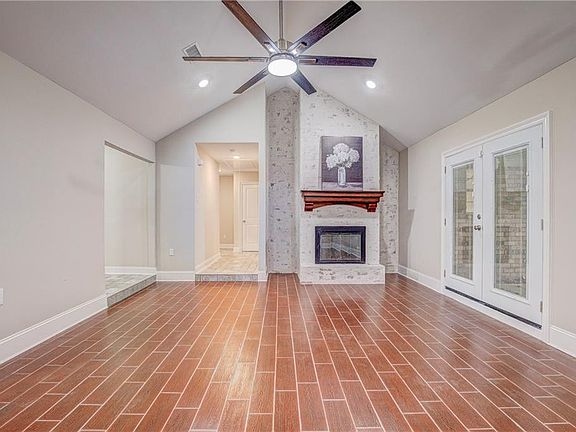 3rd image of 202 Devon Rd