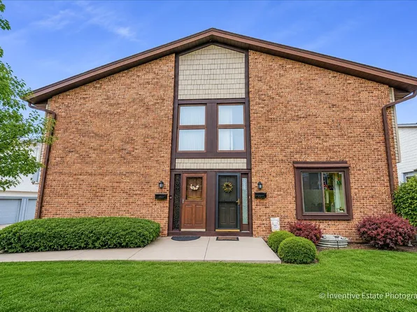 8325 Portsmouth Dr Unit A, Darien, IL 60561