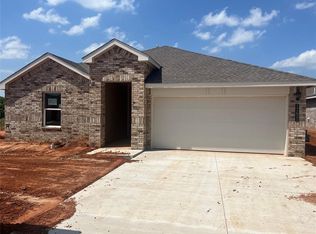 11621 SW 27th St, Yukon, OK 73099