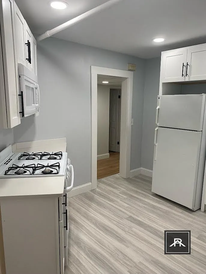 3 bed, 1.0 bath, $3,200 — Photo 2