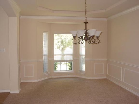 5th image of 603 Montclaire Dr