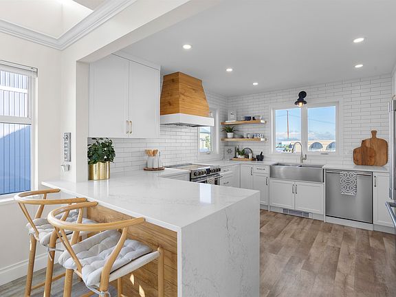 4th image of 3459 River Rd W #10