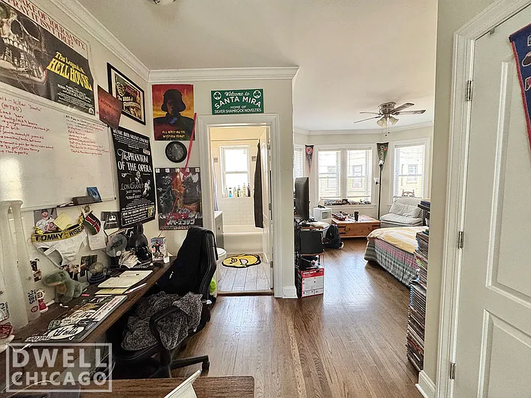 3823 N Greenview Ave #1 — Photo 2