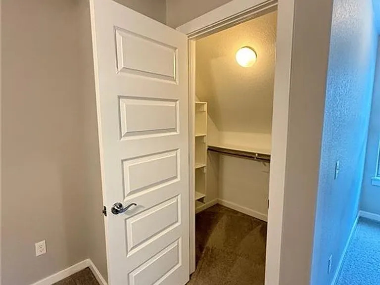 2359 W Houston St — Photo 13