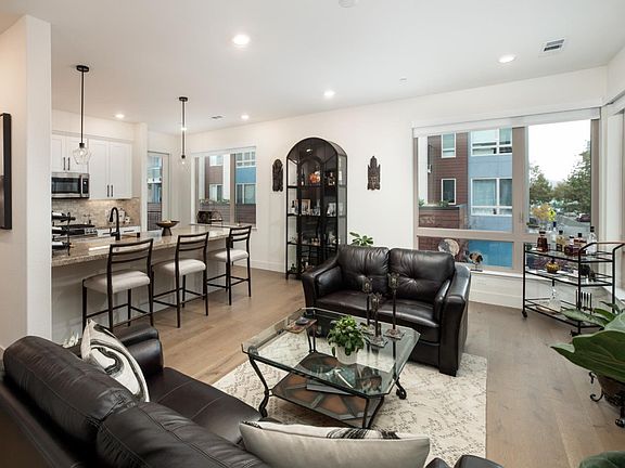 3rd image of 1078 Foster Square Ln #201