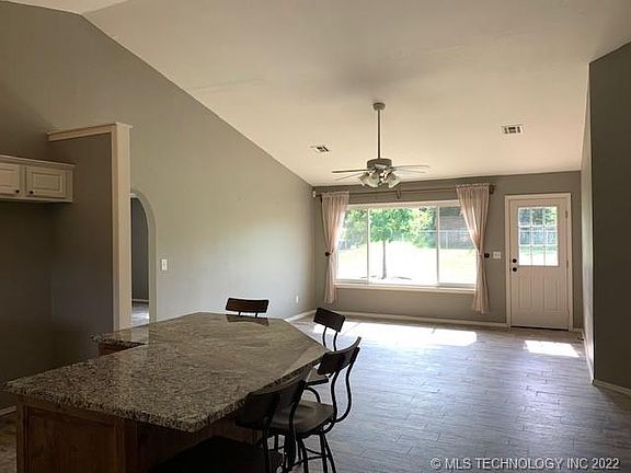 4th image of 23670 S Southview Dr