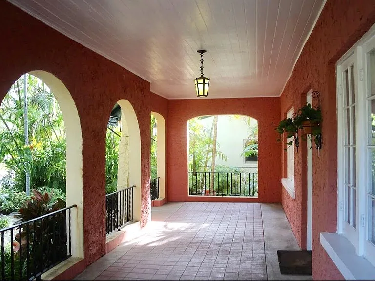 504 Aragon Ave — Photo 4